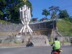 Empatlawang-tugu-1