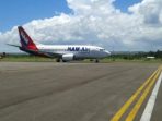 Pesawat-Boeing-737-500-NAM-Air-di-Bandara