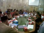 Rapat-antara-PPRIPihak-Muspida-Muspika-dan-Serelaya-yang-tidak-ada-kesimpulan-Diruangan-Auditorium-Pemkab-Mura.