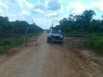kondisi-jalan-yang-di-blokade-oleh-warga-pauh.