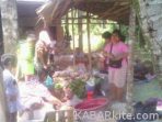 pasar-kalangan-di-desa-taja-mulya-kecamatan-betung-300×225
