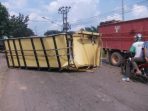 wpid-Bak-mobil-yang-terlepas-ditengah-jalan