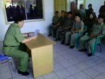 wpid-Bupati-Mura-H.Ridwan-Mukti-mengabsen-salah-satu-pegawai-SKPD-saat-melakukan-Sidak-kemarin.