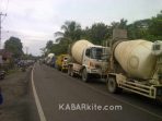 wpid-Demo-warga-desa-muara-Gula-baru-menghadang-truk-batu-barakbr_