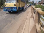 wpid-Jalan-diatas-jembatan-di-kelurahan-rimba-asam-yang-kembali-mulai-rusak