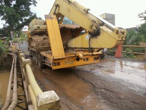 wpid-Jembatan-yang-dikhawatirkan-akan-ambruk