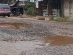 wpid-Kerusakan-jalan-yang-makin-parah-akibat-tidak-ada-drainase
