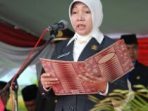 wpid-KetuaDPRDMusiRawasHj.SrieHernaliniNitaUtamaSaatMembacakanTeksUUD1945-1