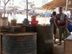 wpid-Pedagang-Minyak-Tanah-di-Pasar-Pagi-Betung
