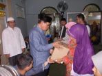 wpid-Wakil-Bupati-Kabupaten-Banyuasin-H-A-Rachman-Hasan-ketika-memberikan-bantuan-kepada-anak-yatim-dan-pakir-miskin