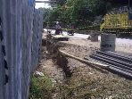 wpid-bahu-jalan-Nasional-yang-longsor-setelah-terjadi-penggalian-Intake-di-bagian-bawahnya.