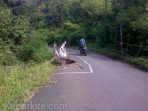 wpid-kondisi-jalan-didesa-tanjung-raya-yang-longsor_kbr.jpg