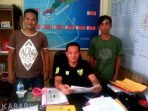 wpid-pelaku-pembunuhan-baju-kaos-hijau-bersama-kasat-reskrim-eryadi-didamping-anggota-buser-baju-coklat-.jpg