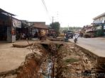wpid-pembangunan-drainse-yang-terbengkalai-di-kelurahan-betung_1409010583991_kbr.jpg wpid-pembangunan-drainse-yang-terbengkalai-di-kelurahan-betung_1409010583991_kbr.jpg