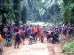 wpid-ratusan-warga-desa-tanjung-angung-berbekal-golok-siap-hadang-1kbr_.jpg