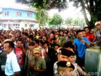 wpid-seribu-massa-memenuhi-jalan-utama-depan-pemkab-muaraenim-guna-menyampaikan-tuntutan-mereka-ke-ptpn-v.jpg