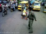 wpid-tampak-petugas-satpol-pp-kota-lubuklinggau-menggiring-salah-seorang-gepeng-yang-diduga-meresahkan-wa.jpg