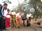 wpid-tampak-sekda-taufik-didampingi-ramlan-suryadi-dan-puryadi-dirut-pdam-le_1_wm.jpg
