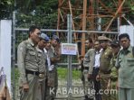 wpid-tim-gabungan-beberapa-instansi-bersama-pihak-Dishubkominfo-saat-melakukan-penyegelan-tower-indosat-d1
