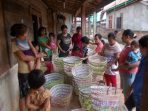 wpid-warga-yang-memanfaatkan-barang-bekas-untuk-perabot-rumah-tangga..